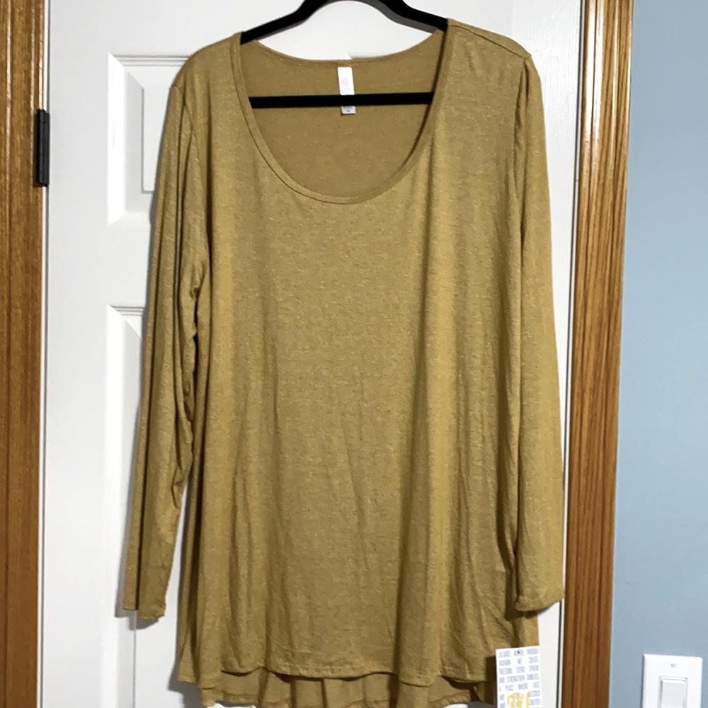 NWT Lularoe Lynnae shirt